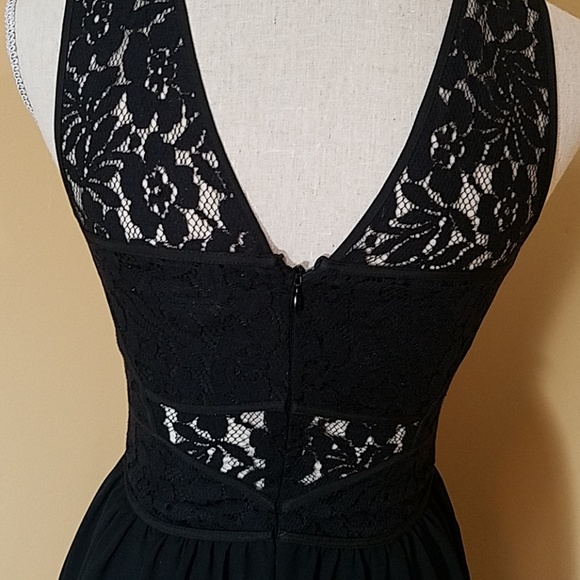 BCBGENERATION Binded Neck Lace Dress (Black) - Picture 6 of 7